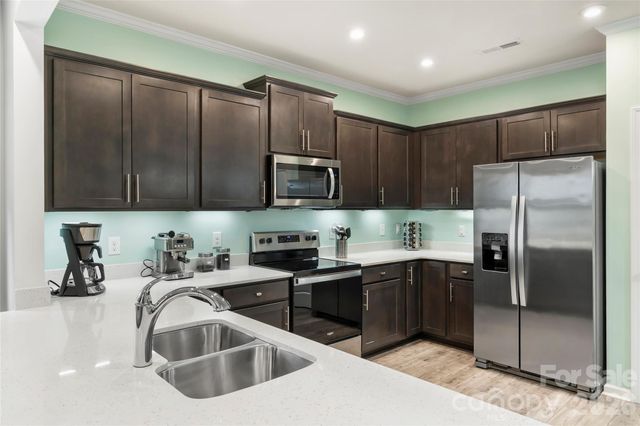 1530 Starmount Cove Lane, Charlotte, NC 28210