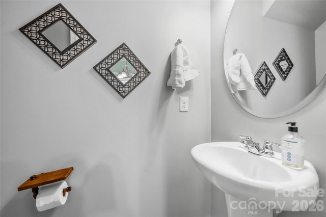 1530 Starmount Cove Lane, Charlotte, NC 28210