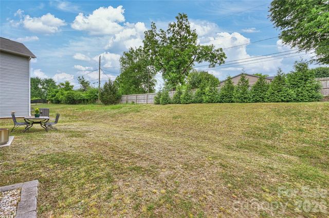 1530 Starmount Cove Lane, Charlotte, NC 28210