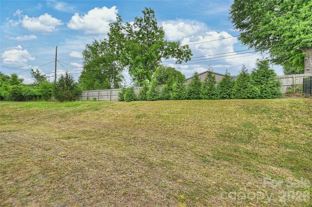 1530 Starmount Cove Lane, Charlotte, NC 28210