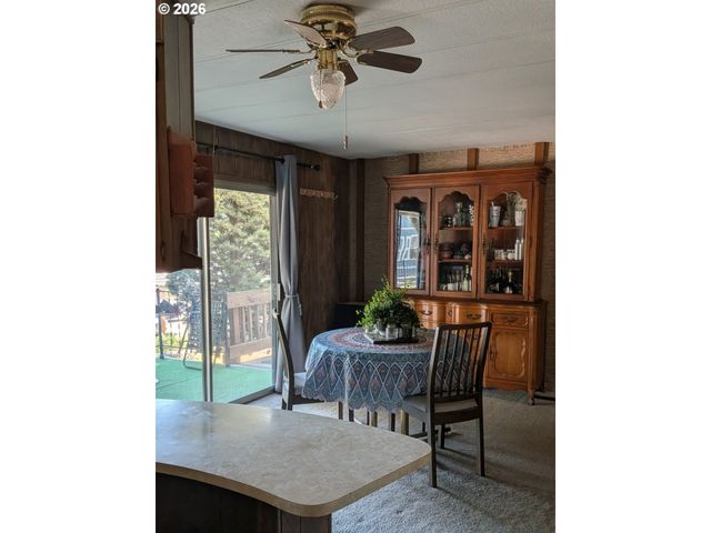 21100 Ne SANDY Blvd 36, Fairview, OR 97024