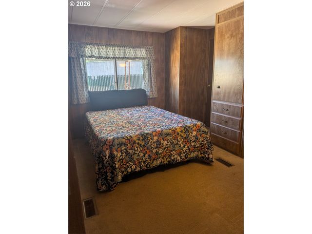 21100 Ne SANDY Blvd 36, Fairview, OR 97024