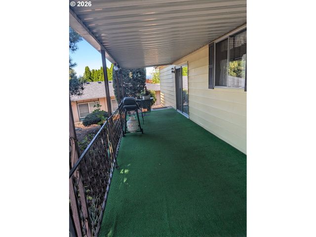21100 Ne SANDY Blvd 36, Fairview, OR 97024