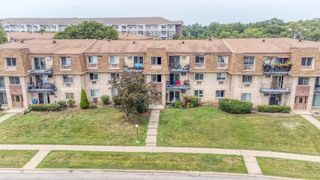 256 Shorewood Drive 2C, Glendale Heights, IL 60139