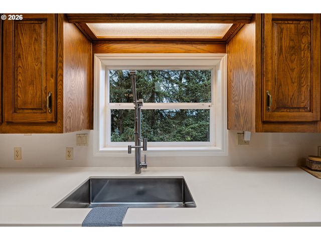 2323 W 28TH Ave, Eugene, OR 97405