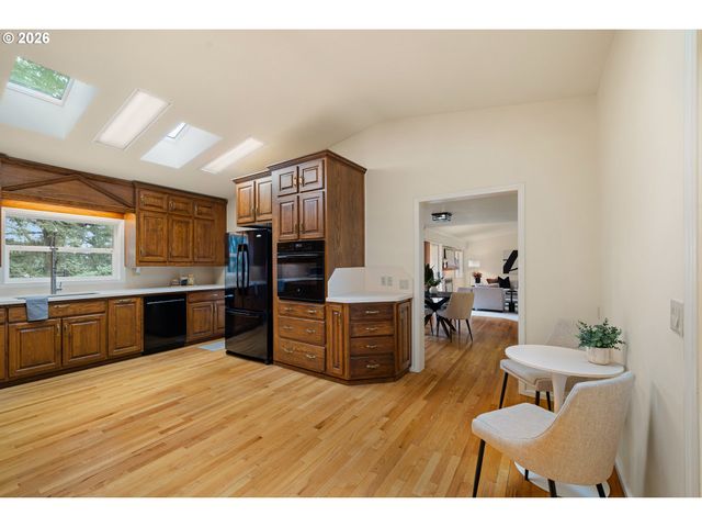 2323 W 28TH Ave, Eugene, OR 97405