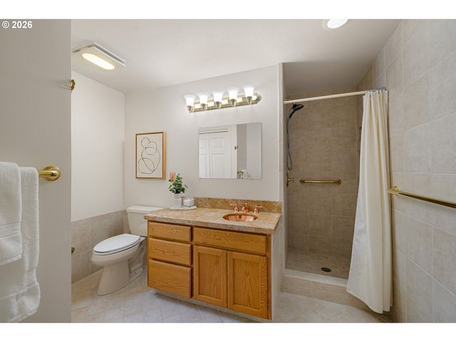 2323 W 28TH Ave, Eugene, OR 97405