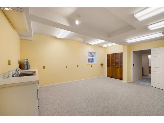 2323 W 28TH Ave, Eugene, OR 97405