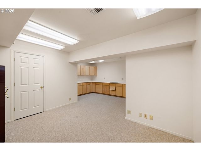 2323 W 28TH Ave, Eugene, OR 97405