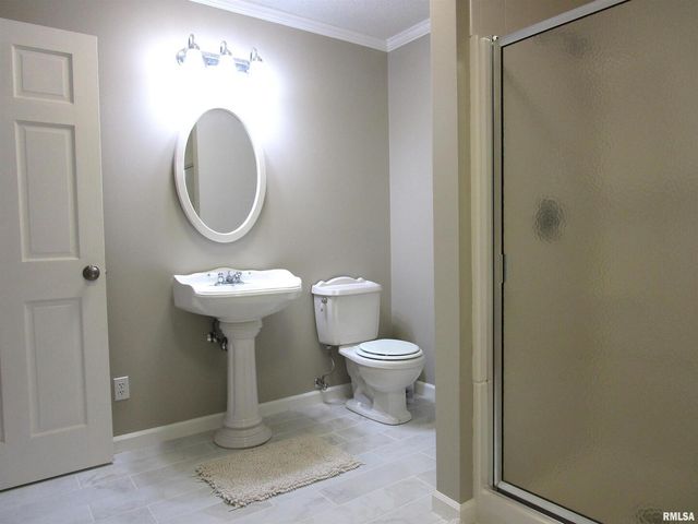 1253 County Road 800 E, Carmi, IL 62821