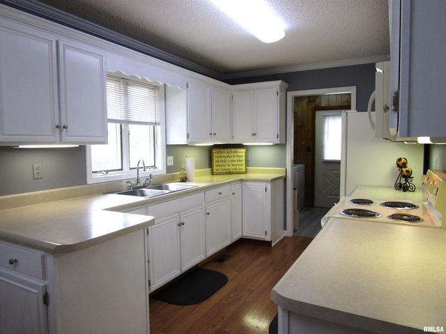 1253 County Road 800 E, Carmi, IL 62821