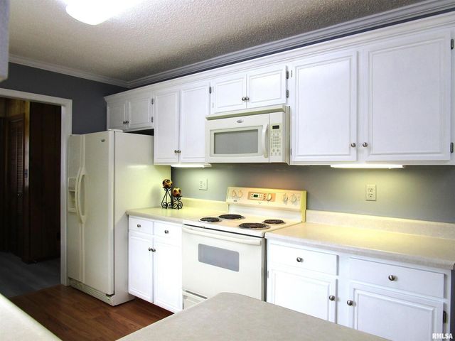 1253 County Road 800 E, Carmi, IL 62821