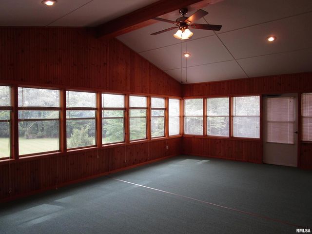 1253 County Road 800 E, Carmi, IL 62821