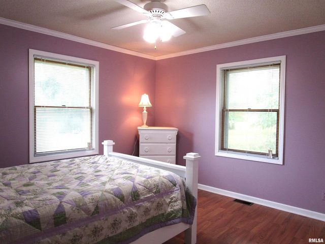 1253 County Road 800 E, Carmi, IL 62821