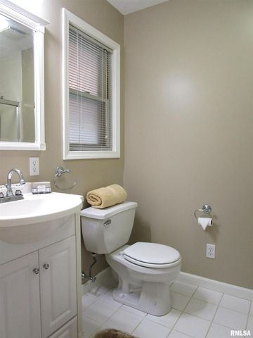 1253 County Road 800 E, Carmi, IL 62821