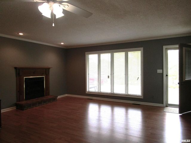 1253 County Road 800 E, Carmi, IL 62821