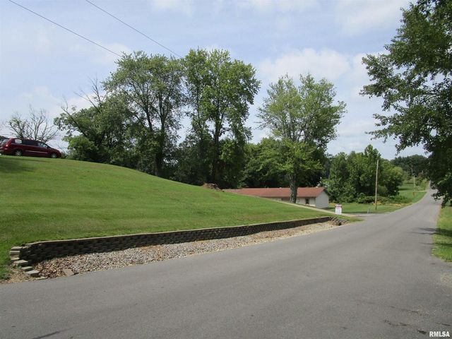 1253 County Road 800 E, Carmi, IL 62821