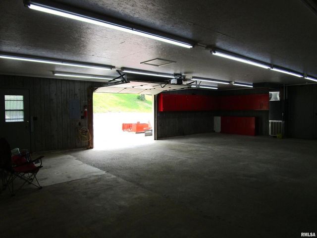 1253 County Road 800 E, Carmi, IL 62821