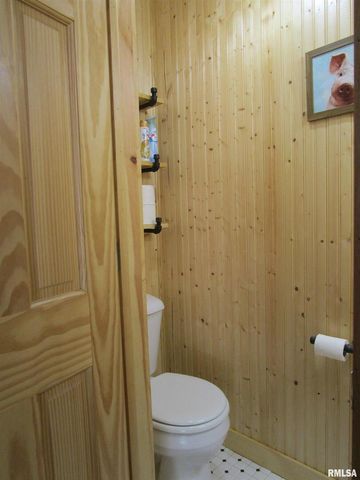 1253 County Road 800 E, Carmi, IL 62821