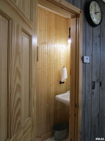 1253 County Road 800 E, Carmi, IL 62821