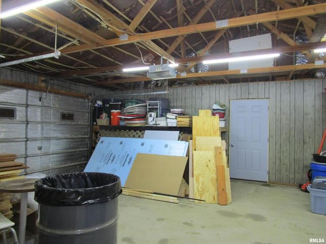 1253 County Road 800 E, Carmi, IL 62821