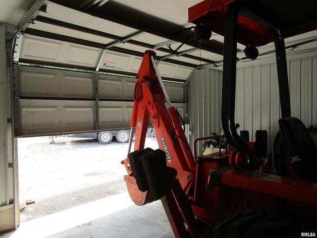 1253 County Road 800 E, Carmi, IL 62821