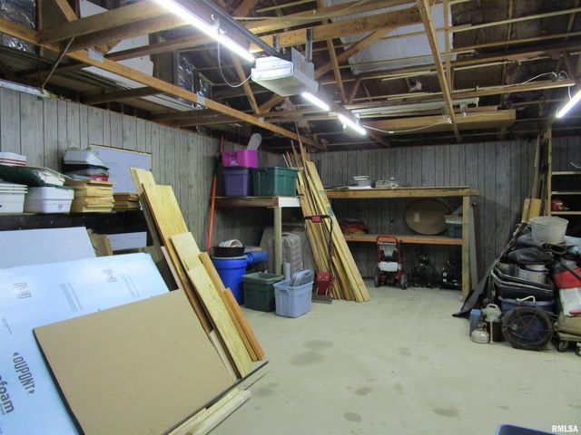 1253 County Road 800 E, Carmi, IL 62821