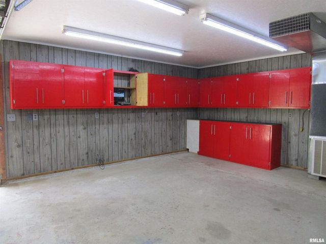 1253 County Road 800 E, Carmi, IL 62821