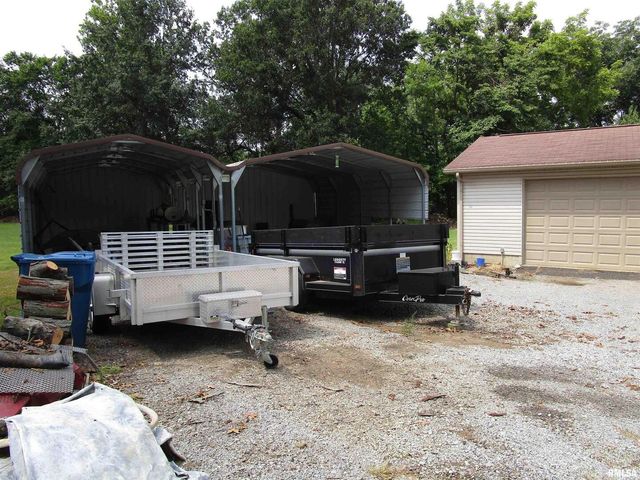 1253 County Road 800 E, Carmi, IL 62821