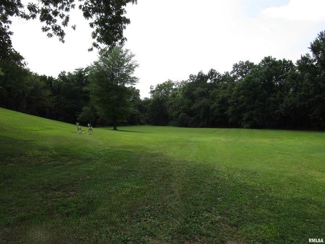 1253 County Road 800 E, Carmi, IL 62821