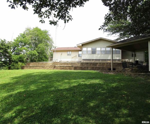 1253 County Road 800 E, Carmi, IL 62821