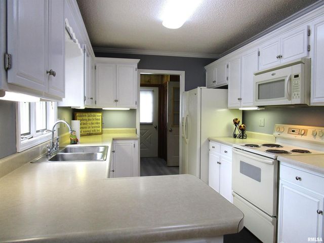 1253 County Road 800 E, Carmi, IL 62821