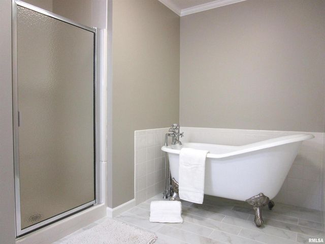 1253 County Road 800 E, Carmi, IL 62821