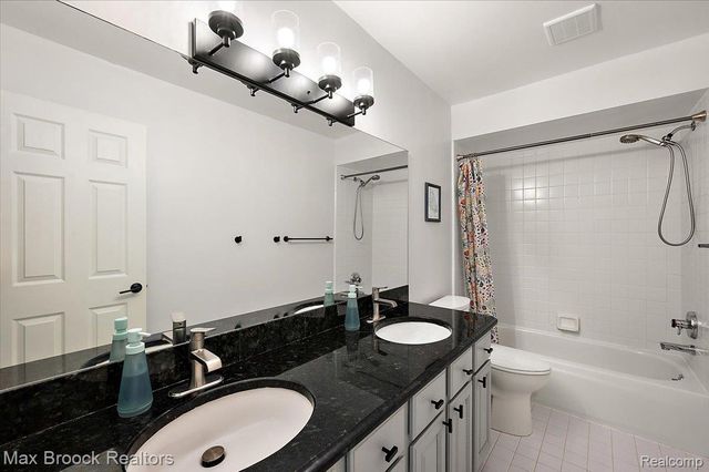 24435 Nantucket Drive, Novi, MI 48374