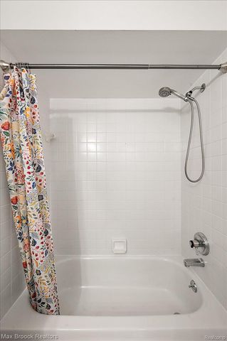 24435 Nantucket Drive, Novi, MI 48374