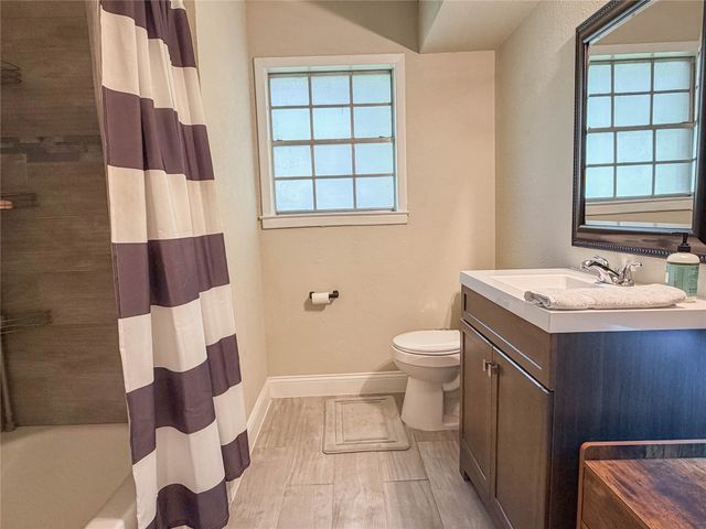 604 Cooper Street, Ennis, TX 75119