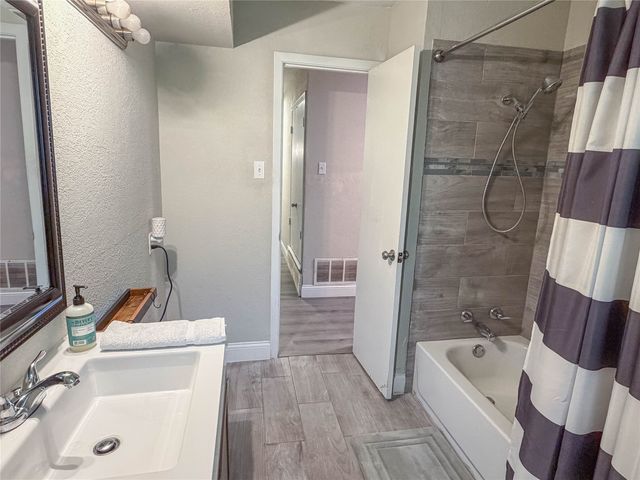 604 Cooper Street, Ennis, TX 75119