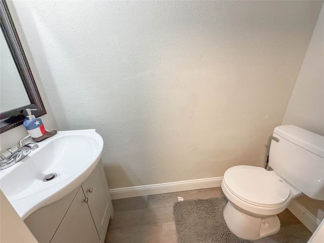 604 Cooper Street, Ennis, TX 75119