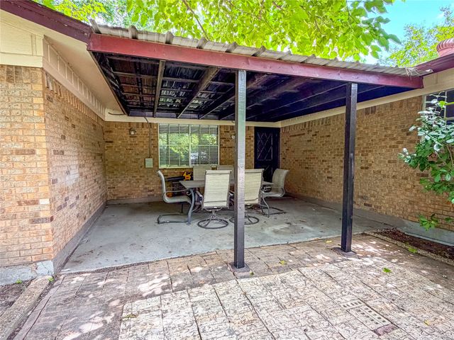 604 Cooper Street, Ennis, TX 75119