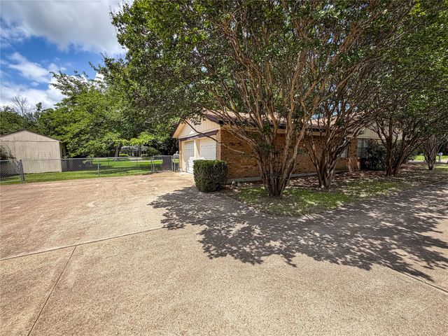 604 Cooper Street, Ennis, TX 75119