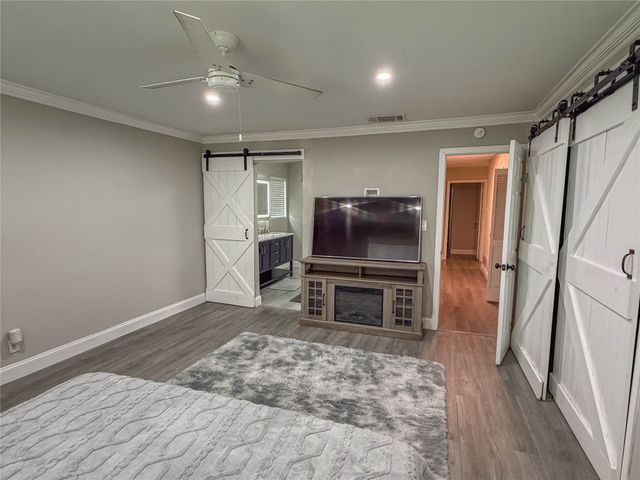 604 Cooper Street, Ennis, TX 75119