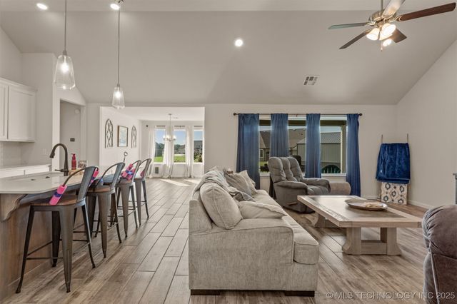 3460 E 154th Court, Bixby, OK 74008