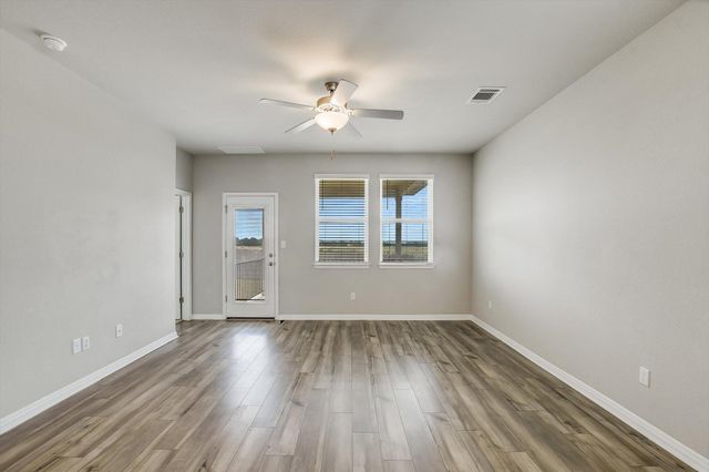 212 Prairie Song LN, Liberty Hill, TX 78642