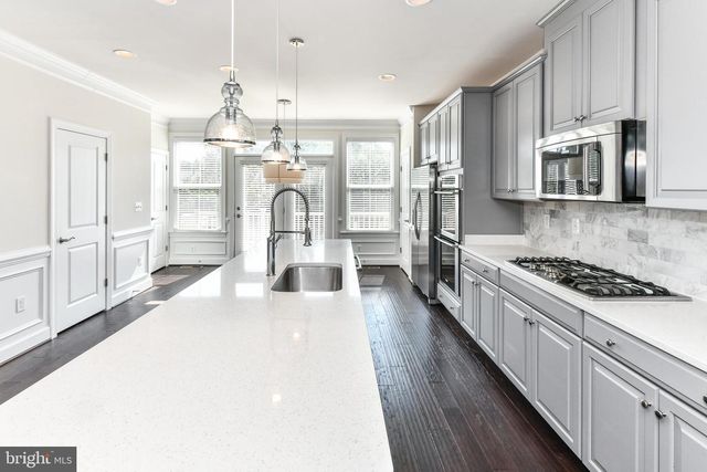 3735 POWELL LN, Falls Church, VA 22041