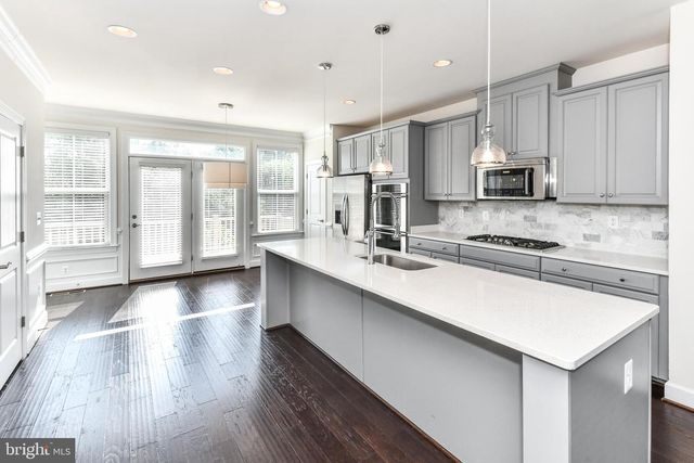 3735 POWELL LN, Falls Church, VA 22041