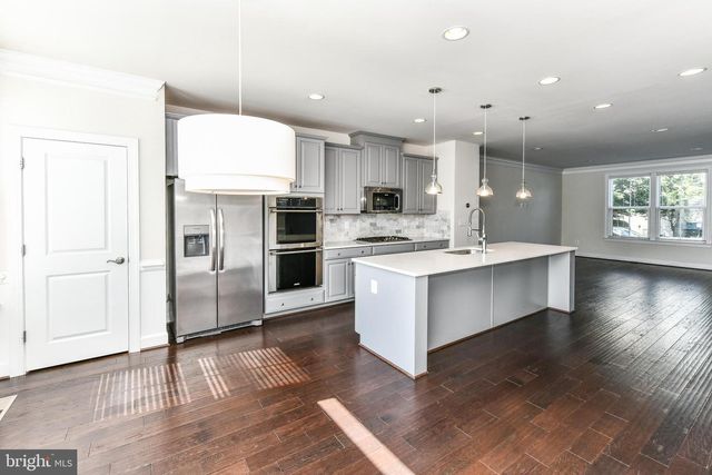 3735 POWELL LN, Falls Church, VA 22041
