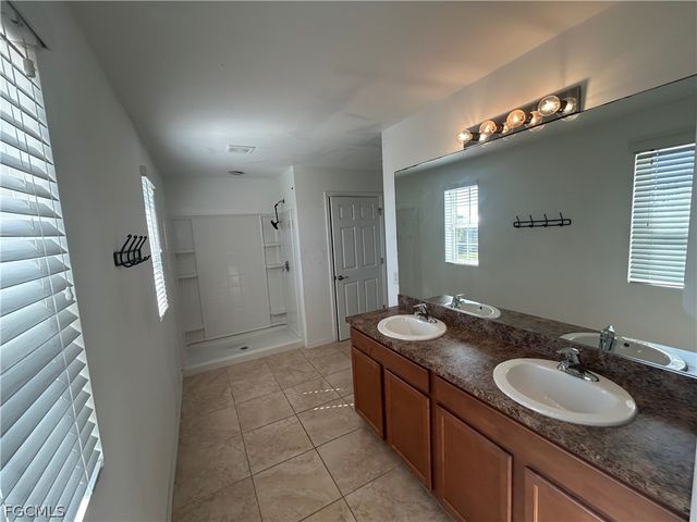 509 SW 27th TER, Cape Coral, FL 33914