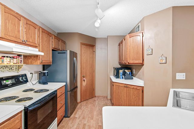 2209 E 117th Street E 109, Burnsville, MN 55337