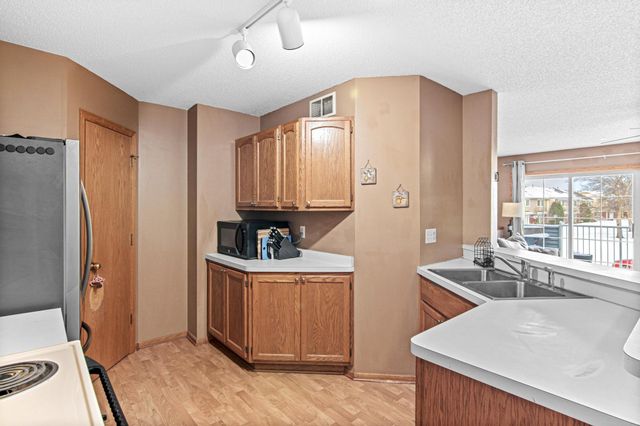 2209 E 117th Street E 109, Burnsville, MN 55337