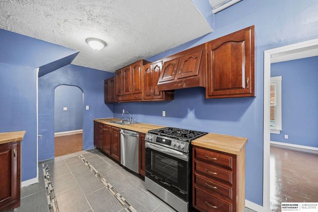 1415 N 33rd Street, Omaha, NE 68131